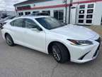 2023 Lexus ES 300h Ultra Luxury