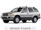 2000 Nissan Pathfinder LE
