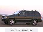 Nissan Pathfinder SE 4WD 2001