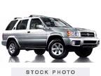 Nissan Pathfinder SE 2002